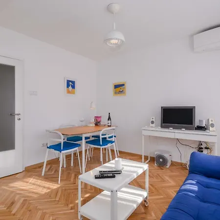Appartement La Dolce Vita - Beautiful Studio On Gurgulyat Street